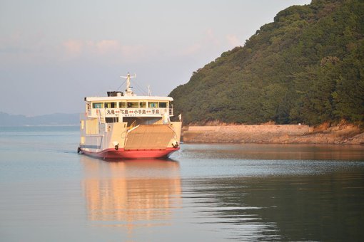 手島行きののフェリー